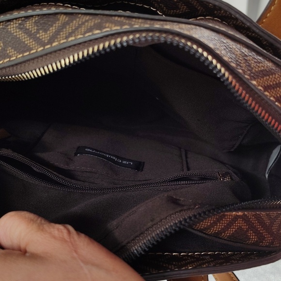 Liz Claiborne Brown Shoulder Bag 3 Sections Middle Zip Top Firm Standing - Picture 9 of 10